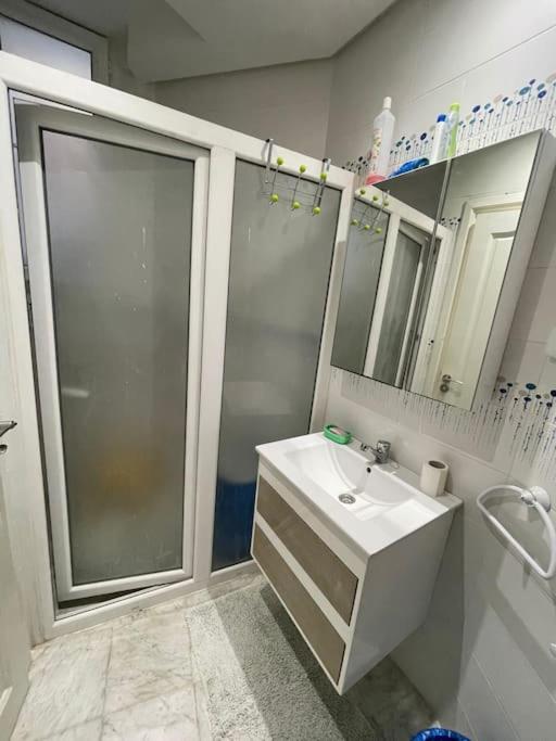 Etage De Villa Avec Jardin, Pres De L'Aireport Et Parking Prive Ariana Εξωτερικό φωτογραφία