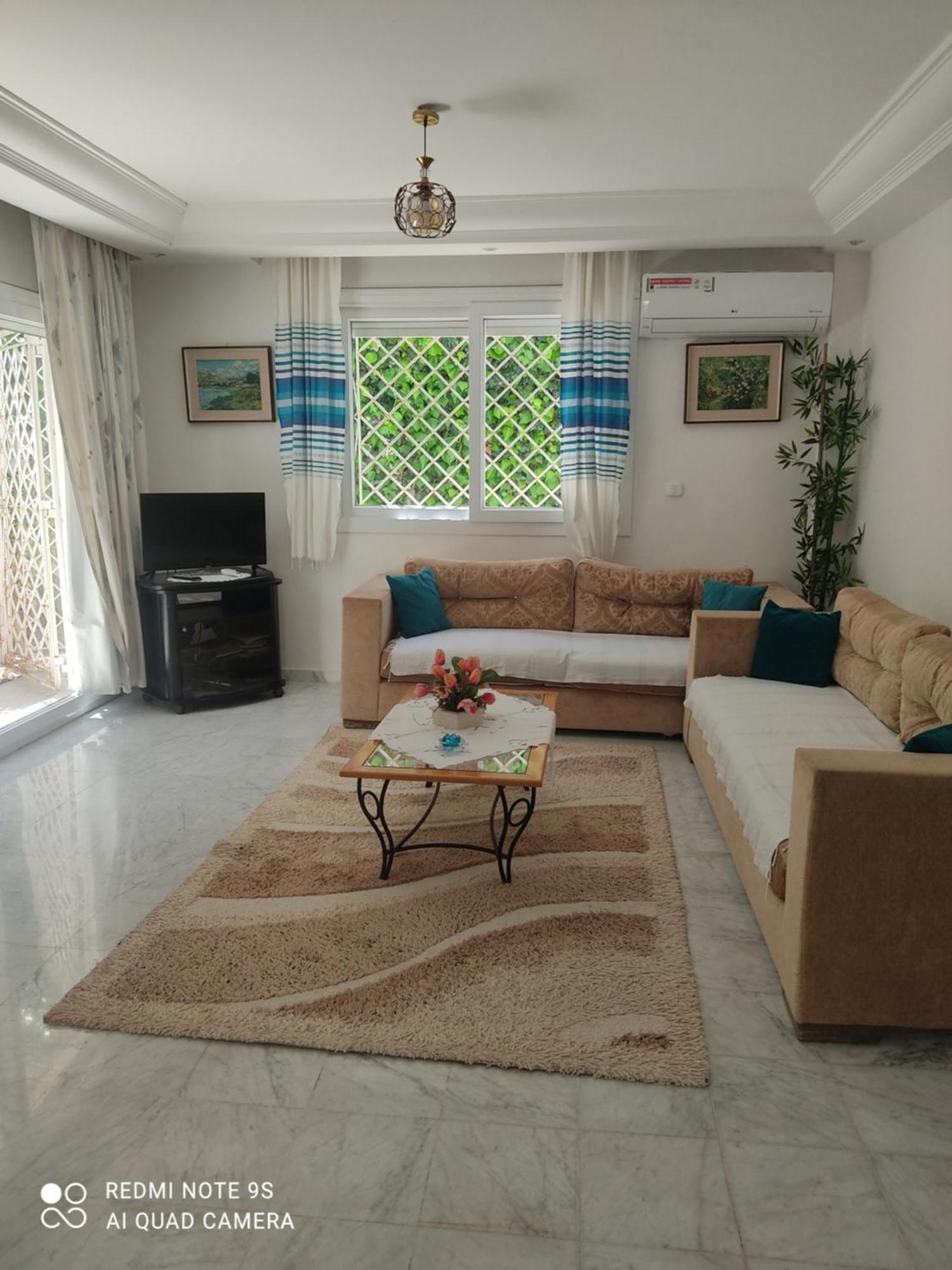 Etage De Villa Avec Jardin, Pres De L'Aireport Et Parking Prive Ariana Εξωτερικό φωτογραφία