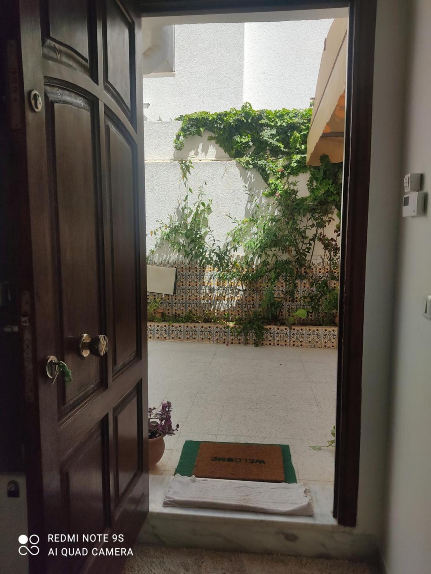Etage De Villa Avec Jardin, Pres De L'Aireport Et Parking Prive Ariana Εξωτερικό φωτογραφία